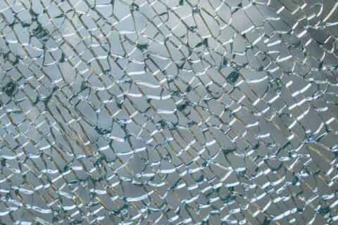 玻璃破碎了